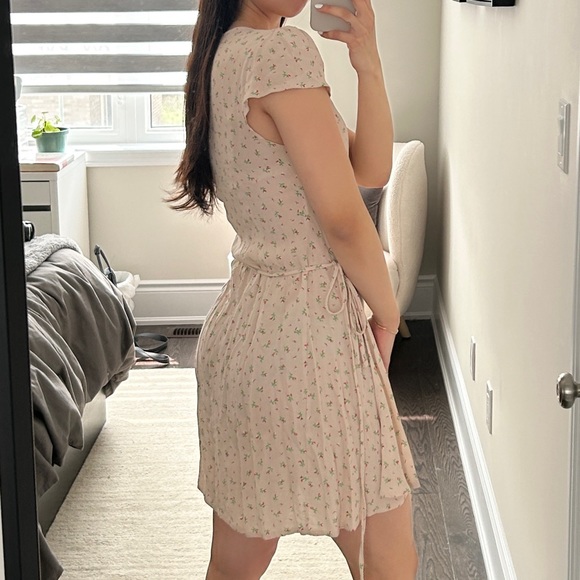 Brandy Melville Robbie Wrap dress - Picture 2 of 8